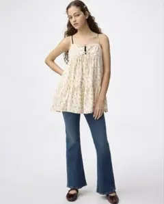 gu スリムフレアジーンズ　M