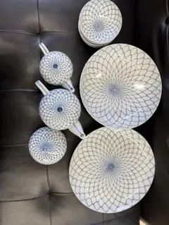 青い網目模様の陶器セット木箱付け