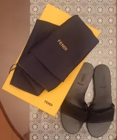 FENDI サンダル ブラック 38サイズのサムネイル