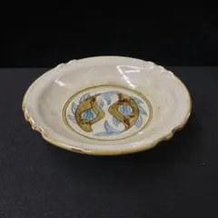 壺屋焼 人間国宝 金城次郎 作 釘彫り魚文五寸皿（重ね焼） - メルカリ