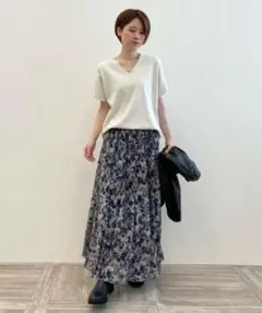 洗える✨自由区 ドローイングフラワープリント　スカート 38のサムネイル