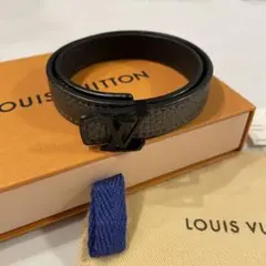 【美品・鑑定済み】LOUIS VUITTON LVロゴ レザーブレスレットのサムネイル