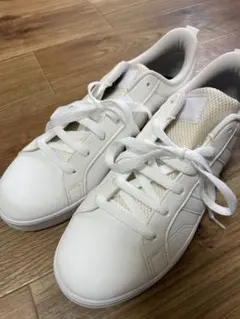 adidas ホワイトスニーカー　HP6012 アディダス