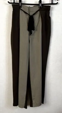 未使用　アビオン　レディース　ボトムス　パンツ　カーキ