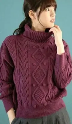 パープル タートルネック ケーブルニットセーター