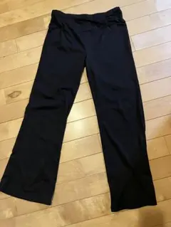 マタニティパンツ 黒 伸縮性　西松屋