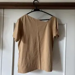 A.G.PLUS ベージュ オフショルダー 半袖　接触冷感　Tシャツのサムネイル