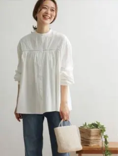 URBAN RESEARCH DOORS タックギャザーブラウス　オフホワイト