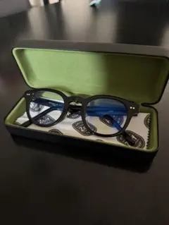 zoff 黒縁メガネ度なしレンズ ケース付き