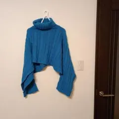 青いケーブル編みタートルネックニット　値下げ