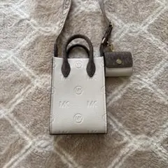 Michael Kors スマホショルダーバッグ ベージュ系　マイケルコース