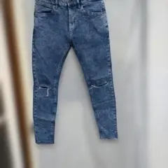 Bershkaスーパースキニーダメージデニム