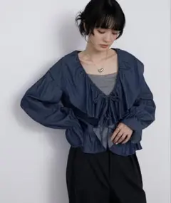 【新品】forksy. ラッフルフリル リボン ライトデニム ブラウスのサムネイル