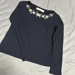 toccoネイビー 刺繍入り長袖Tシャツ