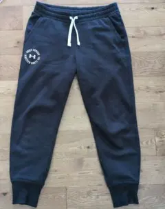 黒 スウェット　アンダーアーマー