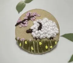 刺繍　ブローチ　ヘアゴム　くるみボタン　ハンドメイド
