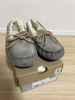 UGG モカシン グレー ボア - メルカリ