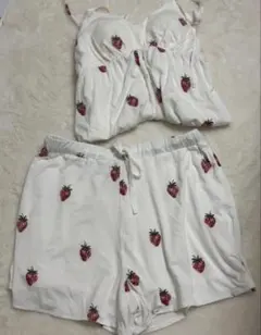 ジェラートピケ ストロベリー柄ショートパンツとキャミソールのセットアップ