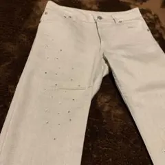 ★ワールド　ストレッチパンツ　デニム調　薄グレイ　ラインストー　美シルエット