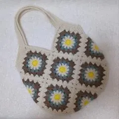 ハンドメイド　かぎ編み　モチーフバッグ(オフホワイト/ブラウン/くすみブルー)