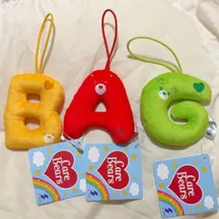 ケアベア　イニシャルマスコット　ぬいぐるみ　アルファベット　3点