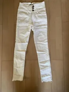白 スキニーパンツ ハイウエスト 3ボタン