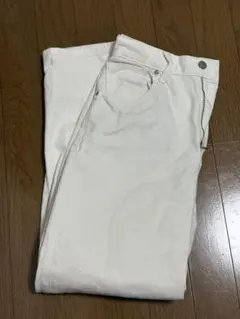 ホワイト スリムフィットデニム　GU