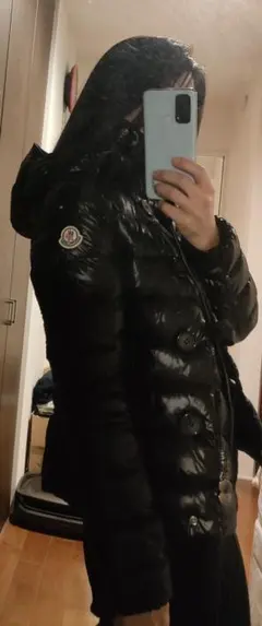 MONCLERブラックダウンジャケット フード付き