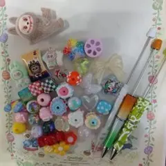 カスタムボールペン2本、シャープペン1本各種ビーズ35個セット