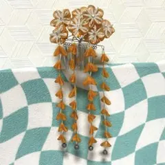【お買い得セール‼️】オレンジの花飾り かんざし