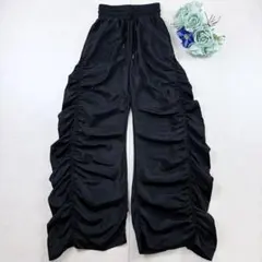 極美品 CHUCLLA チュクラ キャタピラー ギャザーイージーパンツ ブラックのサムネイル