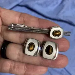 ★タイガーアイ　虎目石　ネクタイピンとカフスボタンセット
