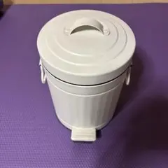 ニトリ　ホワイトペダル式ゴミ箱 コンパクト　5リットル