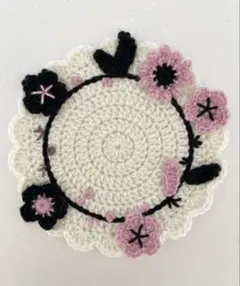 【ハンドメイド】黒ピンク系花柄かぎ針編みコースター　小物置き 編み物(C210)