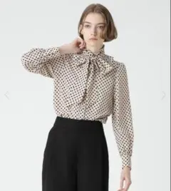 美品【LOULOU WILLOUGHBY】デシンドットフリルボウタイブラウスのサムネイル