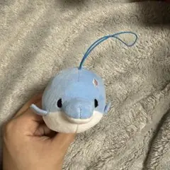 青いイルカ型ぬいぐるみ ストラップ付き