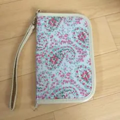 ポール&ジョー マルチケース