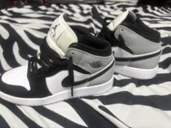 Jordan Air ハイカット スニーカー ホワイト グレー ブラックのサムネイル