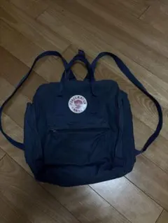 Kanken（カンケン） ネイビー ロゴ付き リュックのサムネイル