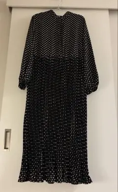 ビアズリー風　ドットワンピース