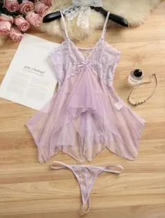 シースルーのピンクキャミソール、レースとリボン付き