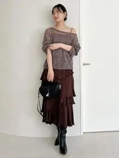 新品未使用タグ付きSNIDEL サテンナローティアードスカート snidel