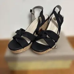 オリエンタルトラフィック黒の布地ストラップサンダル