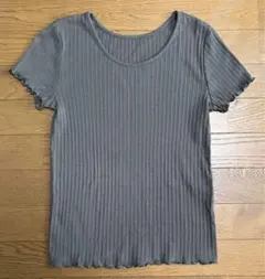 UNIQLO リブ編みフリル袖グレーTシャツ