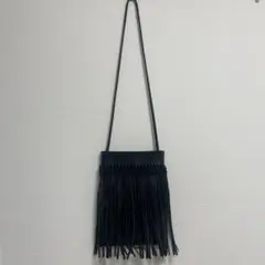 フリンジ付きブラックレザーショルダーバッグ　NOMADIS