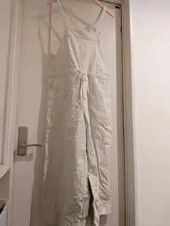 ホワイト ストラップ付きオーバーオール