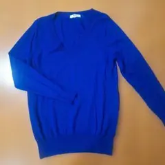 ほぼ新品！NATURAL BEAUTY BASIC Vネック ブルー薄手