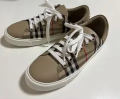 Burberry ベージュ チェック柄 スニーカーのサムネイル