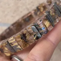 天然満母岩たっぷりのヘマタイトイン板状タイチンルチルクォーツブレスレットバングル