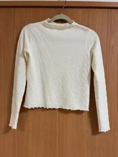 ホワイトフリル長袖トップス